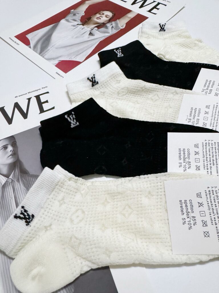 業界最高い品質 ルイヴィトン  偽物 定番無地吸汗通気性の良い靴下