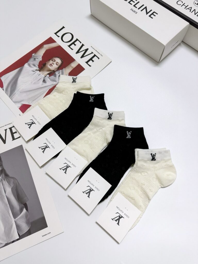 業界最高い品質 ルイヴィトン  偽物 定番無地吸汗通気性の良い靴下