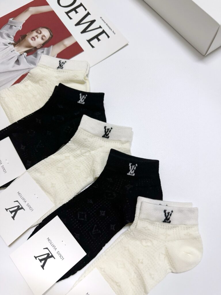 業界最高い品質 ルイヴィトン  偽物 定番無地吸汗通気性の良い靴下