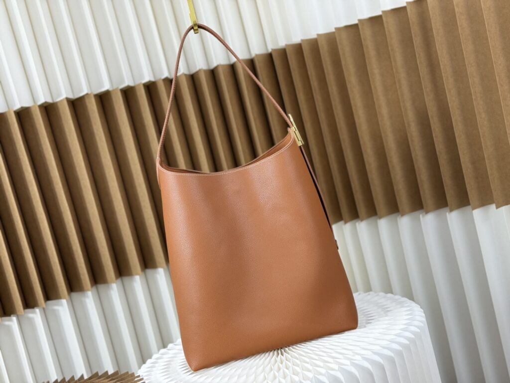 個性的 魅力的 心地よい コットン素材 ルイヴィトン コピー Low Key Hobo Mサイズハンドバッグ