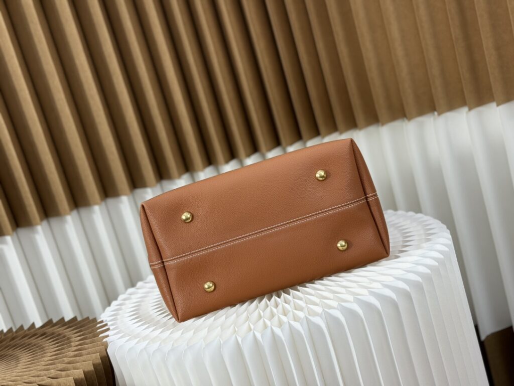 個性的 魅力的 心地よい コットン素材 ルイヴィトン コピー Low Key Hobo Mサイズハンドバッグ