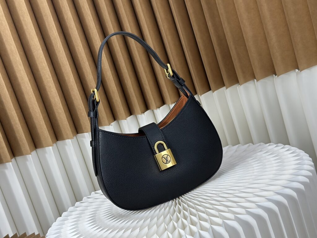 有名人の愛用品 ルイヴィトン コピー M24611 ブラックハンドバッグトートバッグ