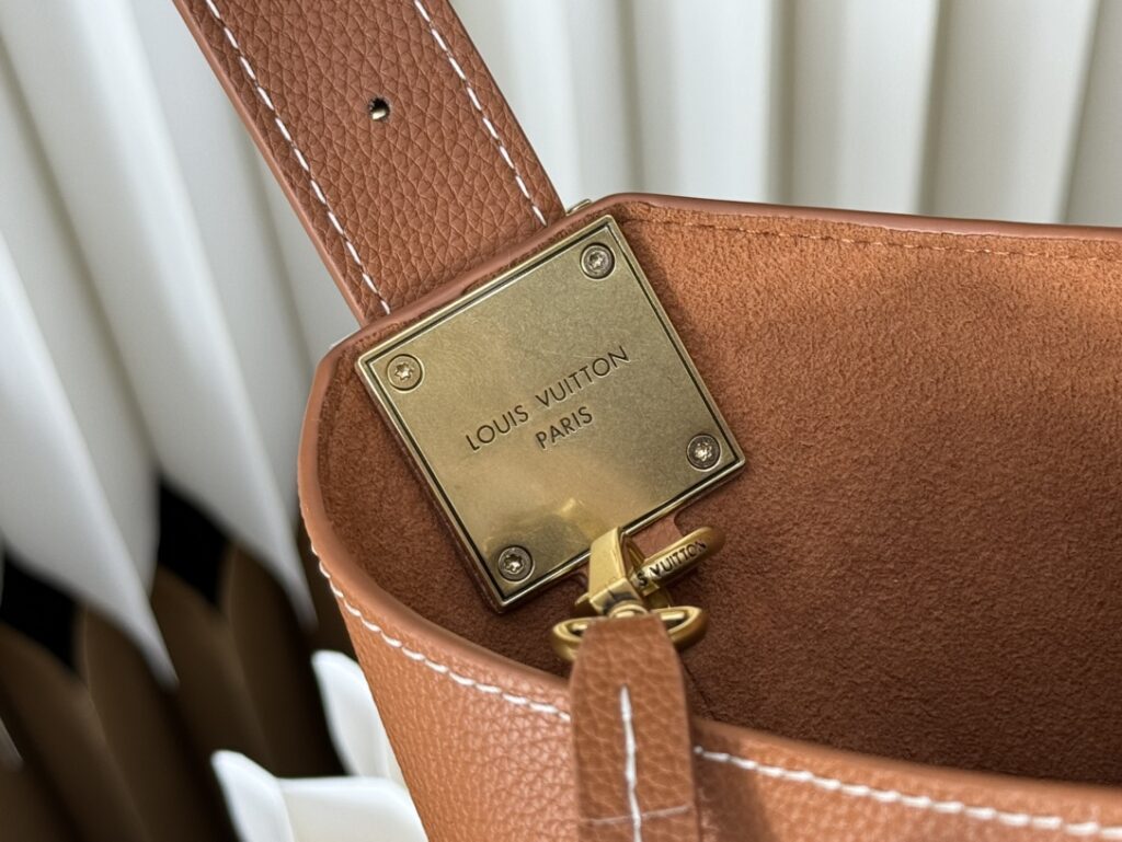 個性的 魅力的 心地よい コットン素材 ルイヴィトン コピー Low Key Hobo Mサイズハンドバッグ