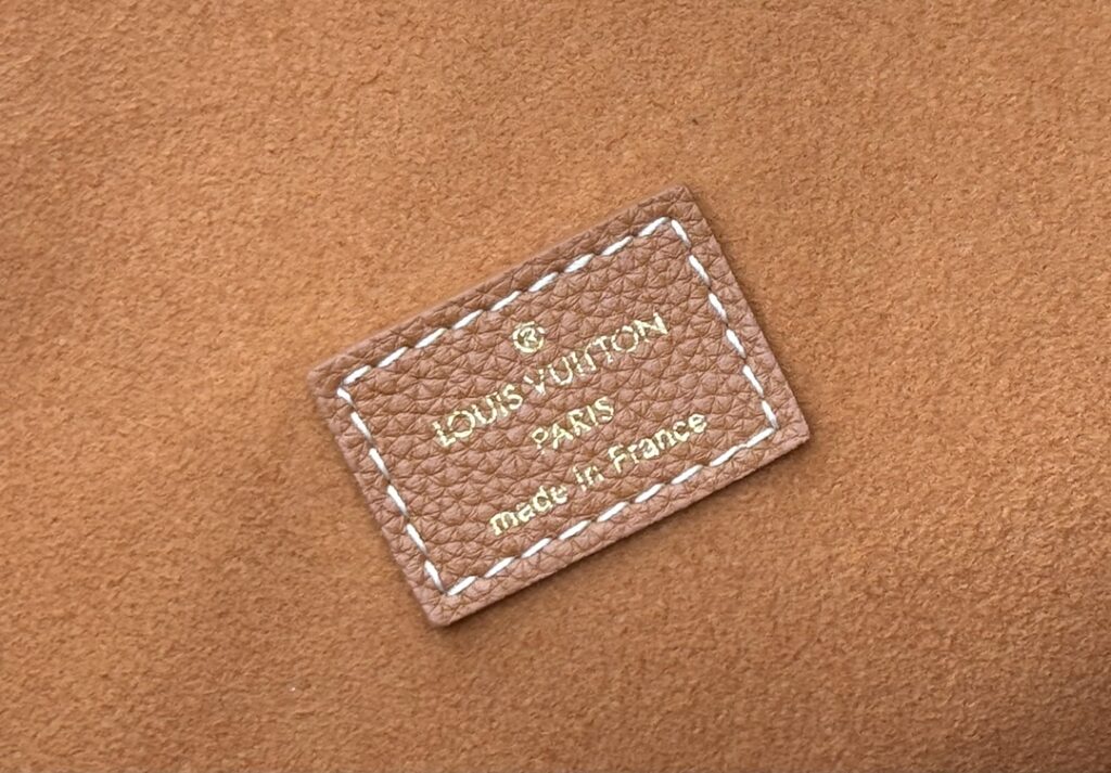 個性的 魅力的 心地よい コットン素材 ルイヴィトン コピー Low Key Hobo Mサイズハンドバッグ