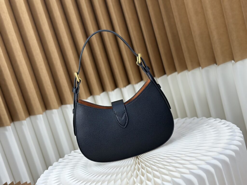 有名人の愛用品 ルイヴィトン コピー M24611 ブラックハンドバッグトートバッグ