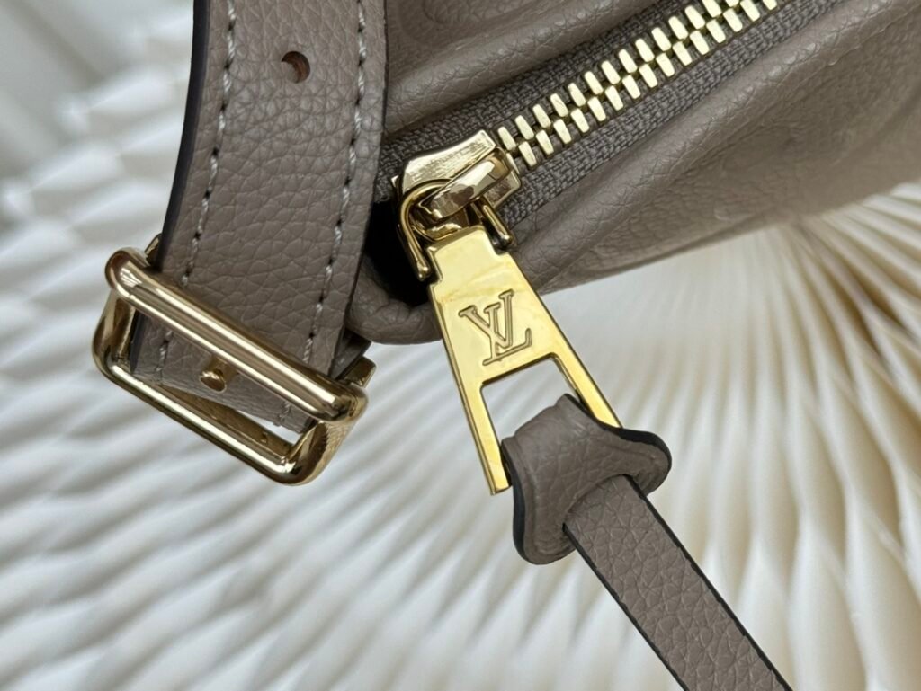 低価直輸入専門店  ルイヴィトン コピー  M46277  CarryAll Sサイズハンドバッグ