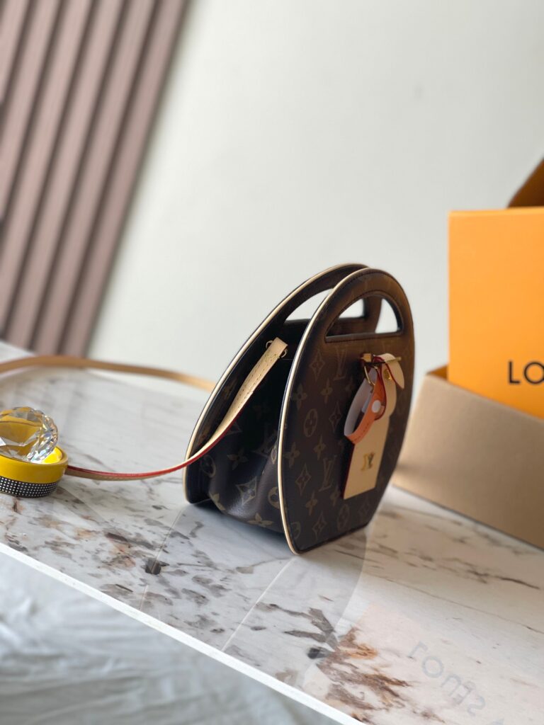 大特価!新商品! ルイヴィトン 偽物 春新作M47117 ハンドバッグ|スーパーコピーn級優良店 2 大特価!新商品! ルイヴィトン 偽物 春新作M47117 ハンドバッグ