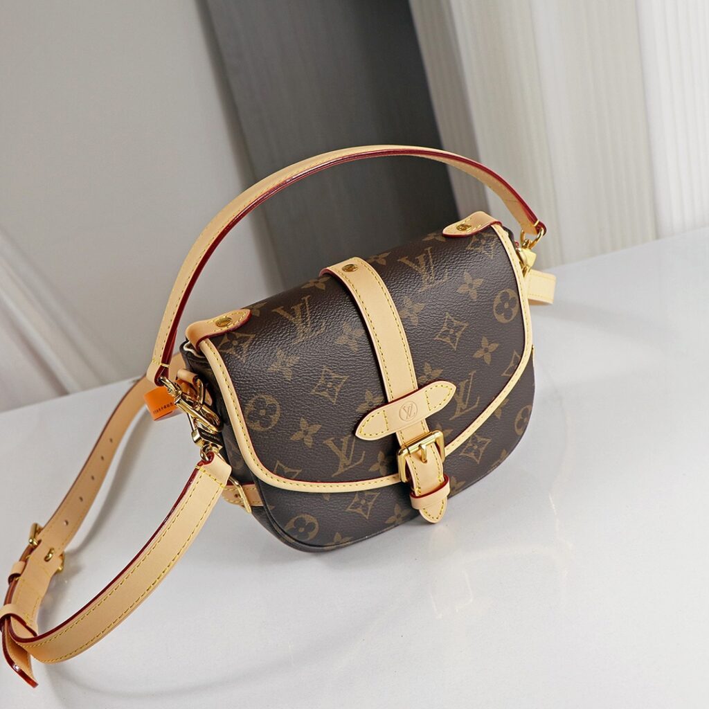 大活躍！存在感のある ルイヴィトン スーパーコピー 優良サイト 口コミ  Saumur BB ハンドグレバッグ