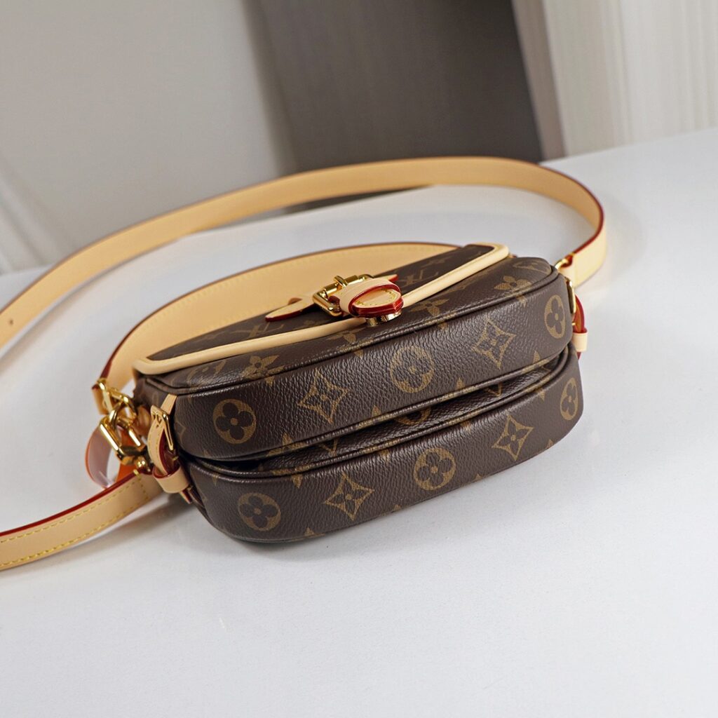 大活躍！存在感のある ルイヴィトン スーパーコピー 優良サイト 口コミ  Saumur BB ハンドグレバッグ