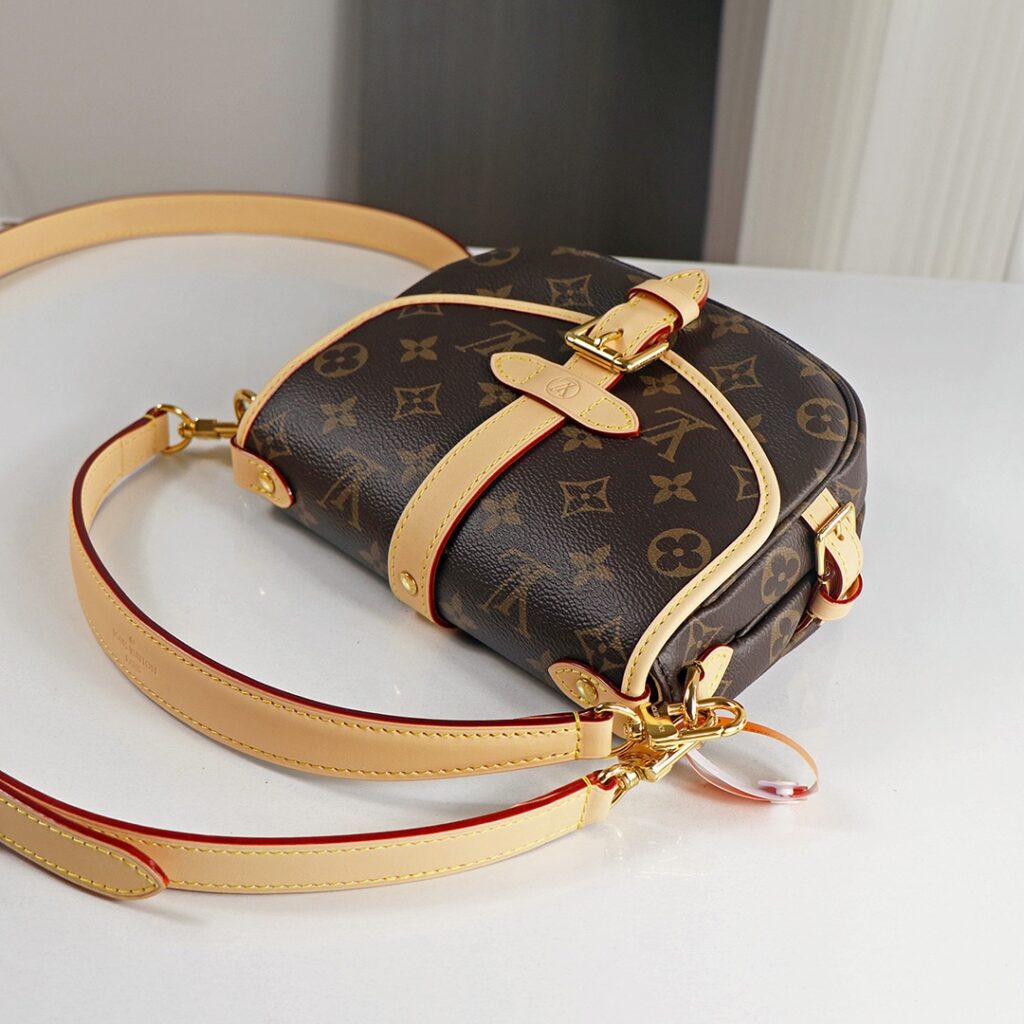 大活躍！存在感のある ルイヴィトン スーパーコピー 優良サイト 口コミ  Saumur BB ハンドグレバッグ
