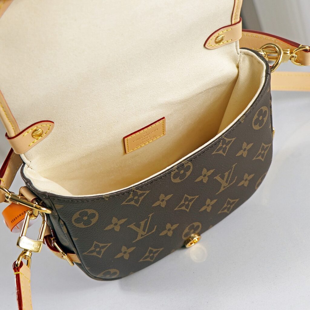 大活躍！存在感のある ルイヴィトン スーパーコピー 優良サイト 口コミ  Saumur BB ハンドグレバッグ
