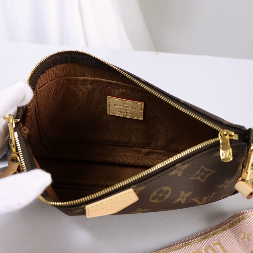 有名人の愛用品 ルイヴィトン M44840  偽物 MULTI POCHETTE ACCESSOIRES ハンドグレバッグ