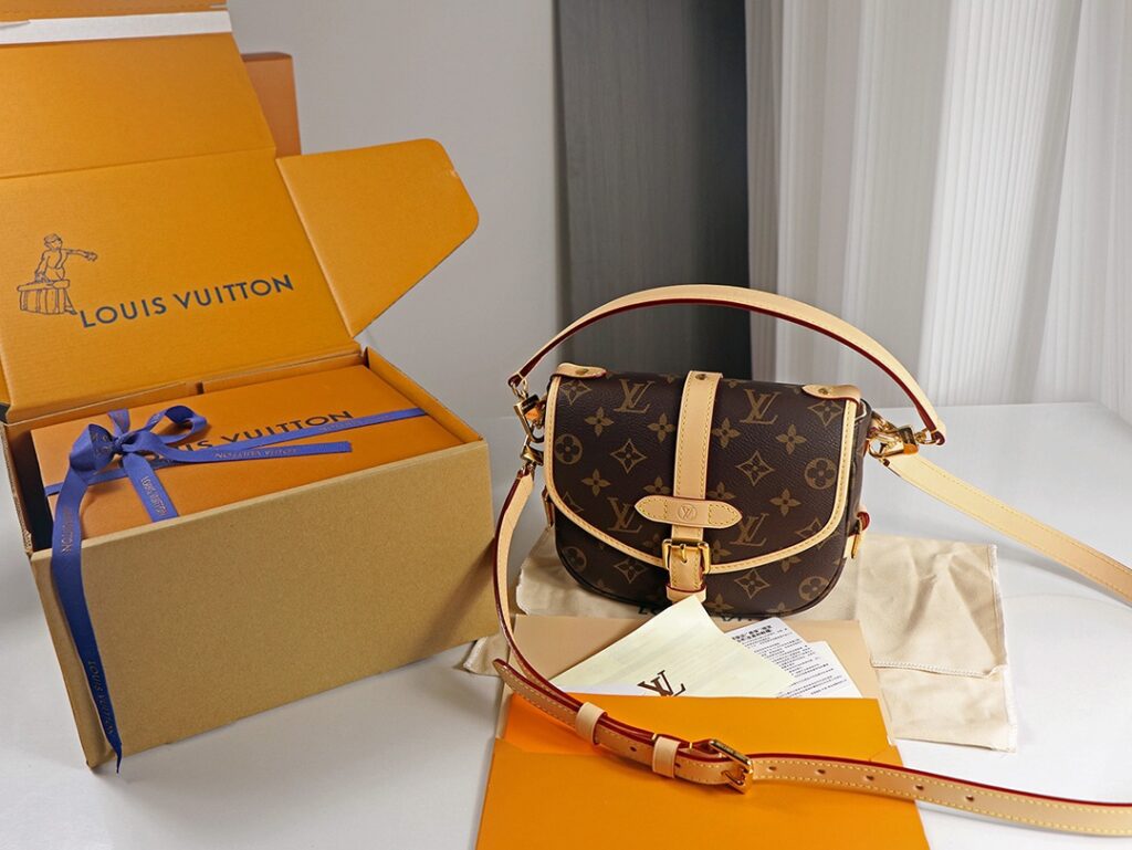 大活躍！存在感のある ルイヴィトン スーパーコピー 優良サイト 口コミ  Saumur BB ハンドグレバッグ