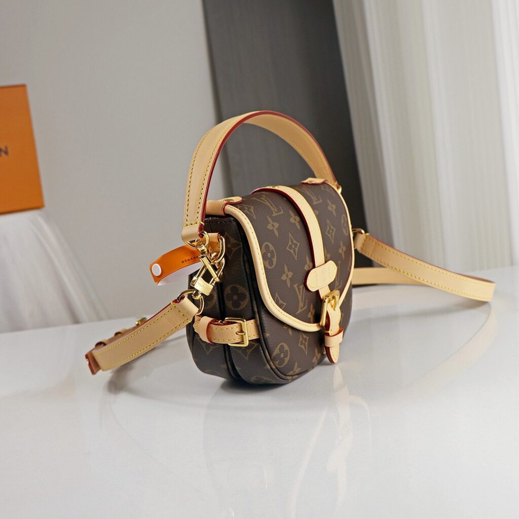 大活躍！存在感のある ルイヴィトン スーパーコピー 優良サイト 口コミ  Saumur BB ハンドグレバッグ
