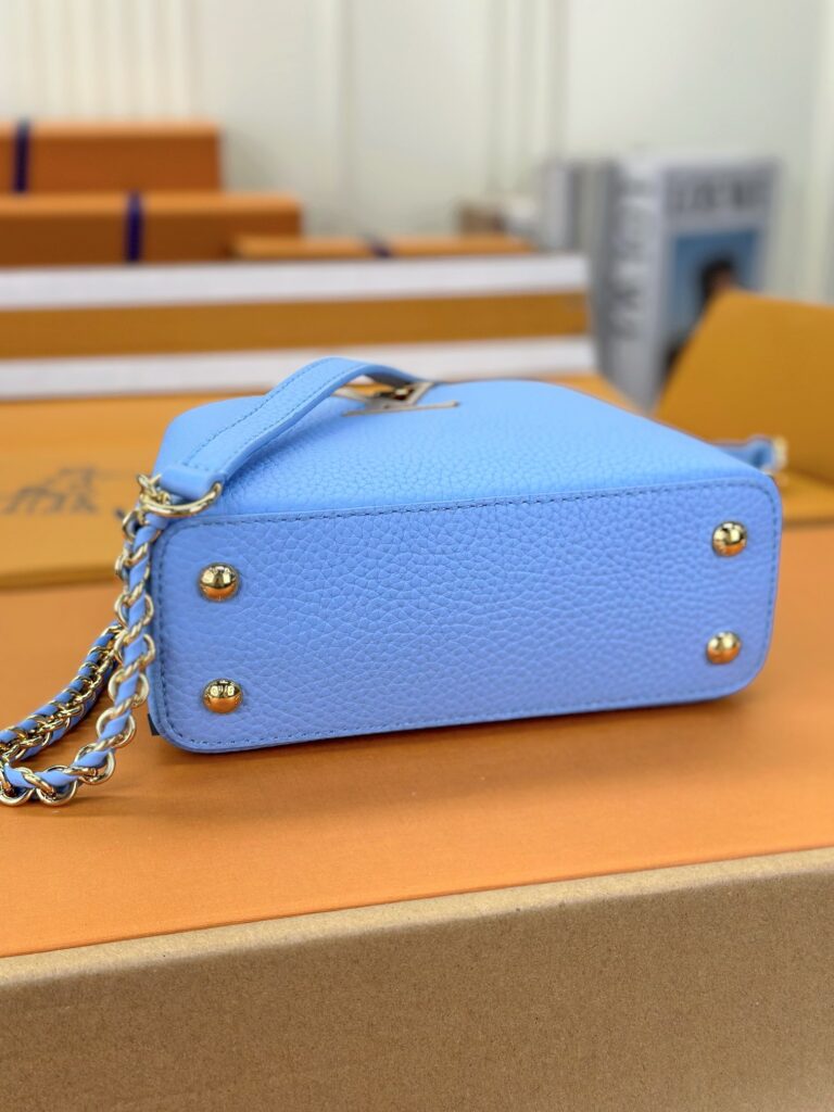 大特価!新商品! ルイヴィトン スーパーコピー M21689 Taurillon レザー版Capucines BB ハンドバッグ