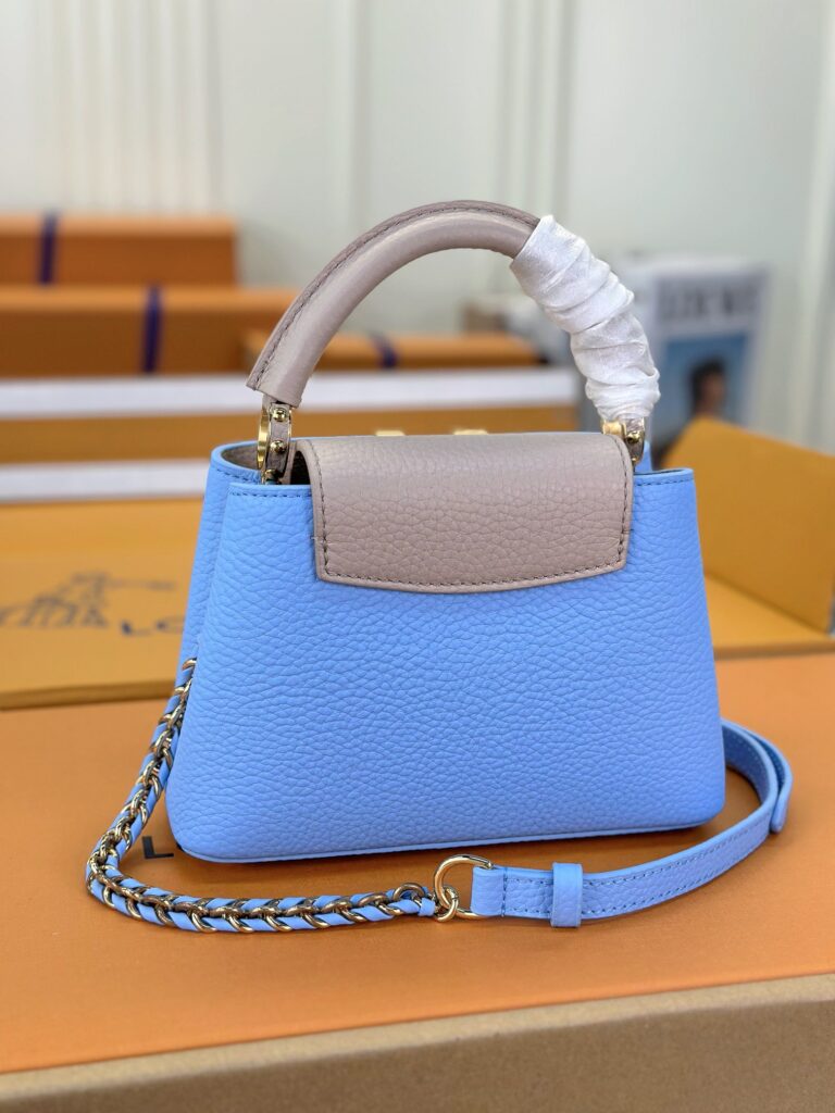 大特価!新商品! ルイヴィトン スーパーコピー M21689 Taurillon レザー版Capucines BB ハンドバッグ