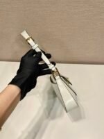 個性的 魅力的 心地よい コットン素材 プラダ コピー 新作調 節可能なショルダーストラップ バッグ