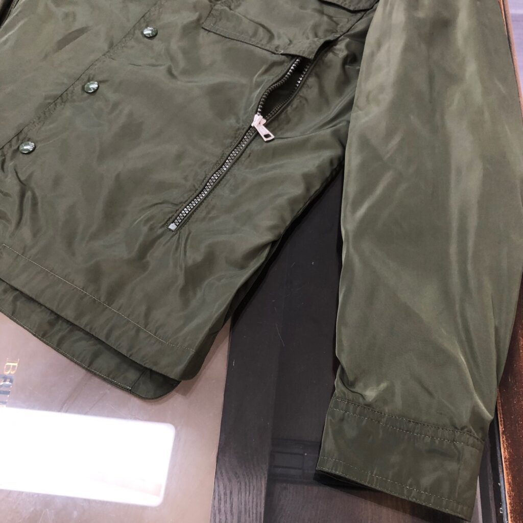 激安大特価最新作 モンクレール 偽物 シャツジャケットコート