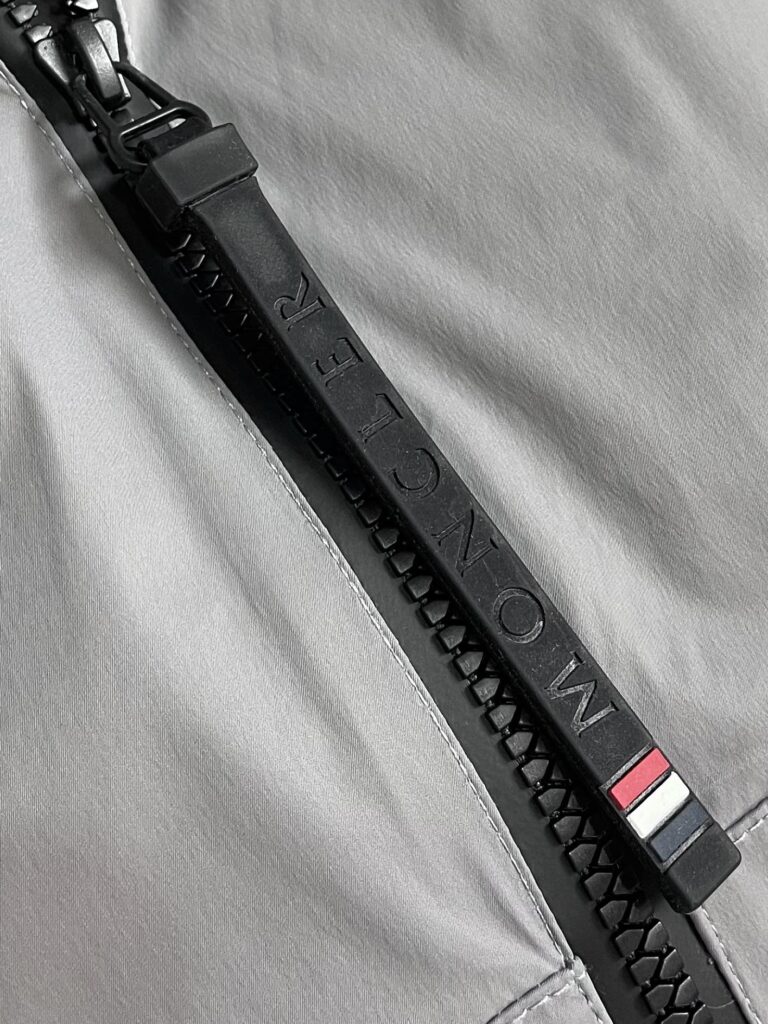 低価直輸入専門店 モンクレール スーパーコピー 優良サイト 口コミ 春夏新作薄手 ジップアップジャケット