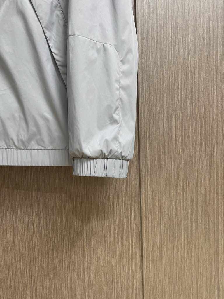 低価直輸入専門店 モンクレール スーパーコピー 優良サイト 口コミ 春夏新作薄手 ジップアップジャケット