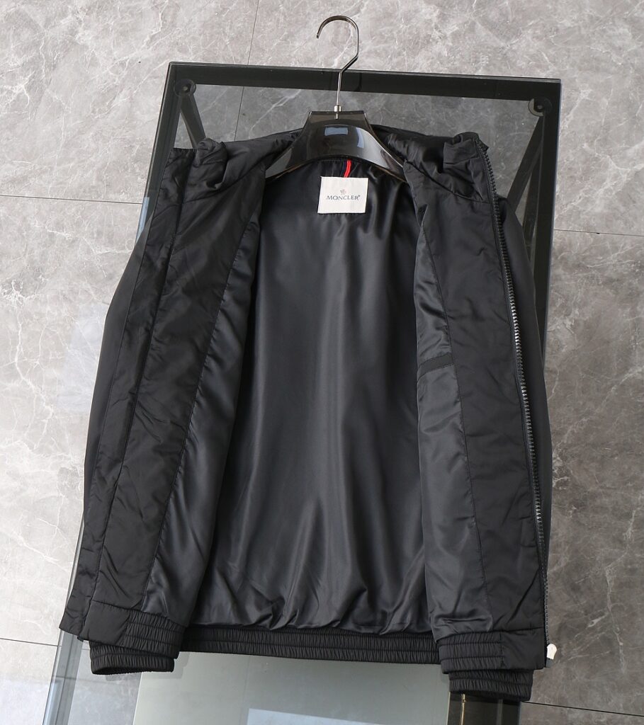 品質保証新作登場 モンクレール 偽物 フード付き ウインドブレーカー ジャケット