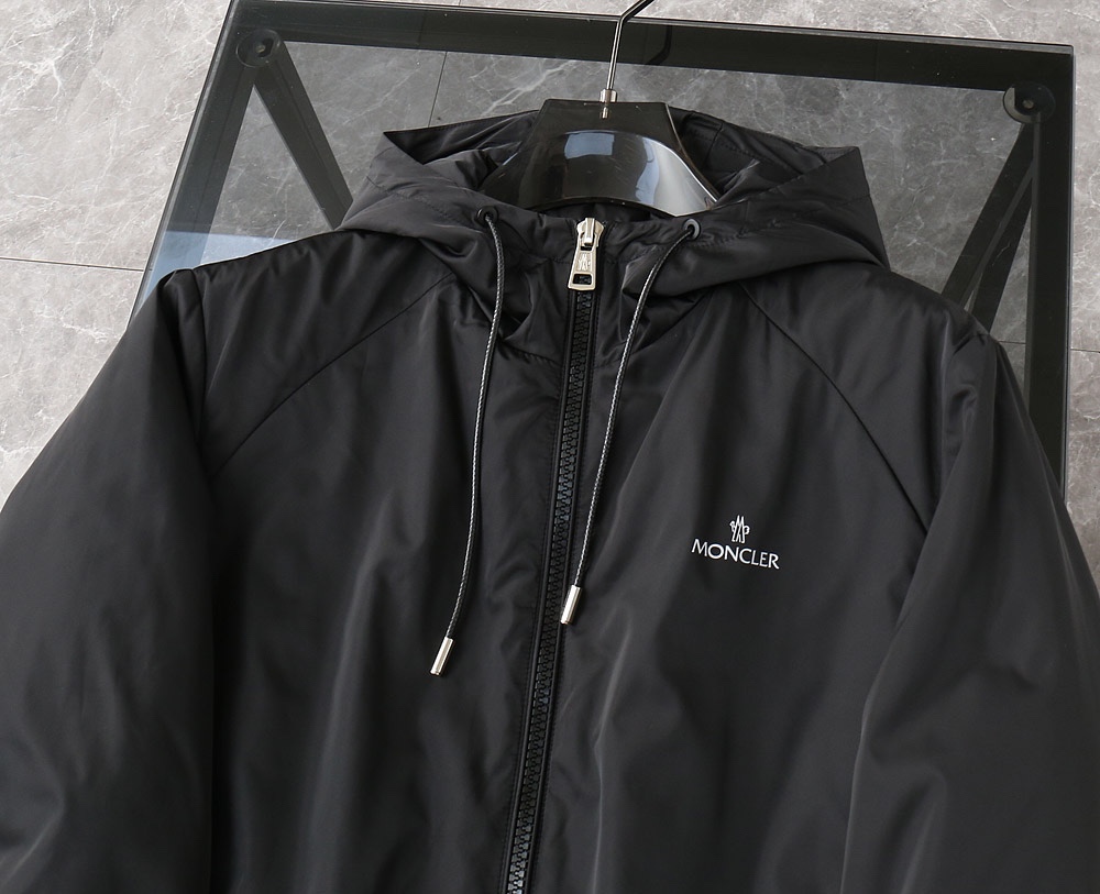 品質保証新作登場 モンクレール 偽物 フード付き ウインドブレーカー ジャケット