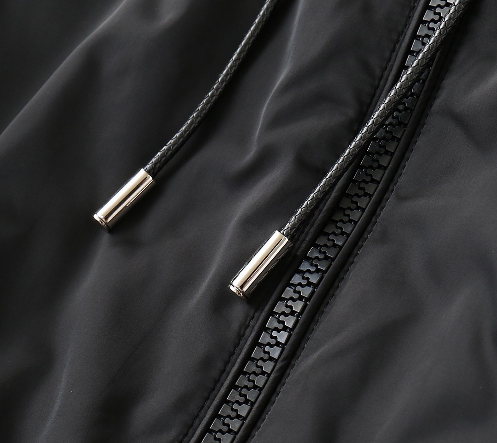 品質保証新作登場 モンクレール 偽物 フード付き ウインドブレーカー ジャケット