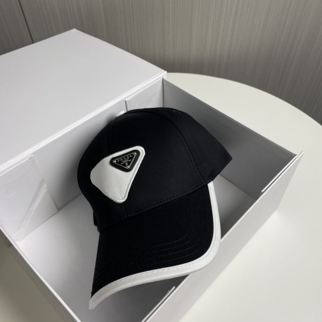業界最高い品質 アイキャッチ プラダ 偽物 人気新品 ベースボールキャップ