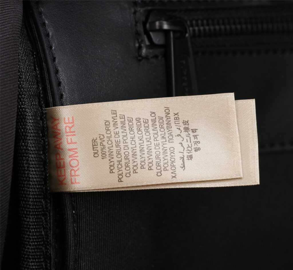 芸能人愛用 高級感ある  バーバリー スーパーコピー  新作メンズキャンバスバッグ 