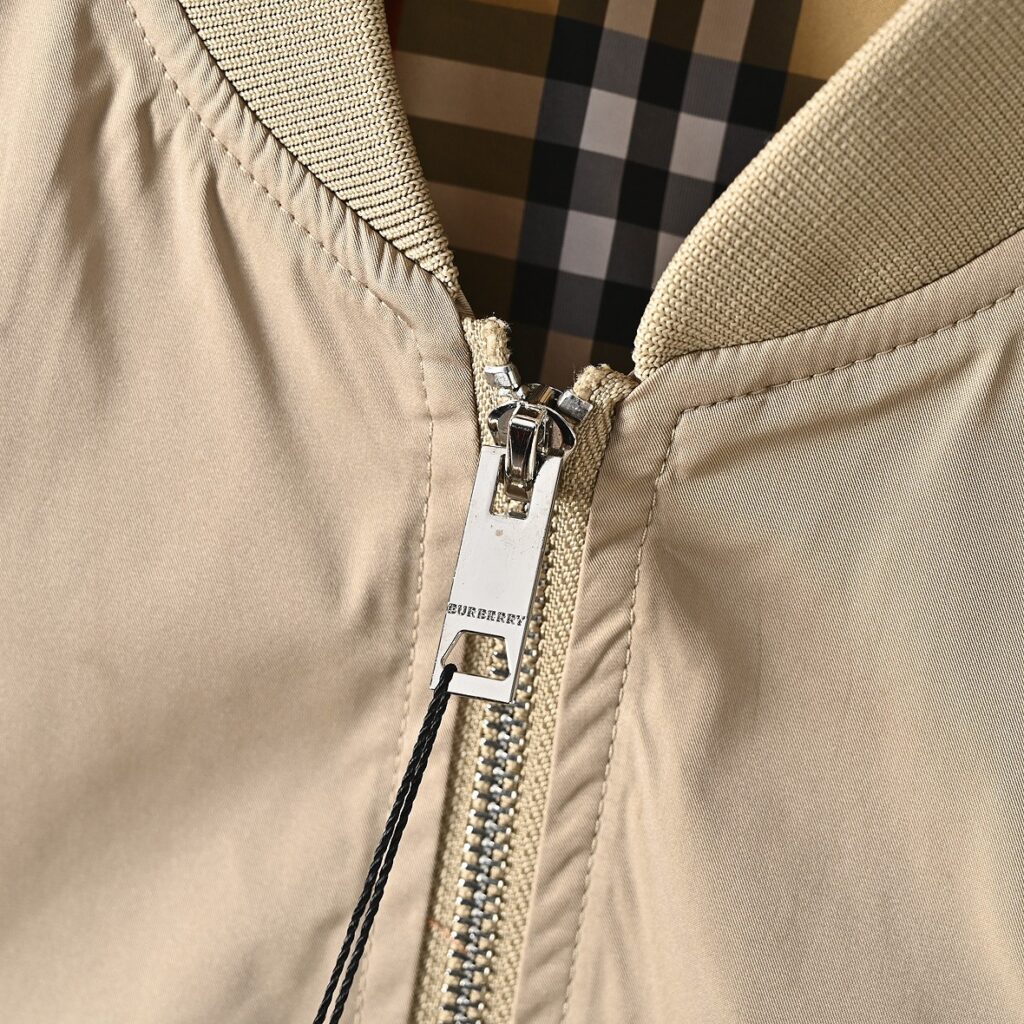 有名人の愛用品 バーバリー コピー 実用的で軽量なジャケット