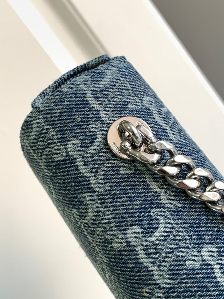 激安大特価最新作  セリーヌ n級品   TRIOMPHE PVC 牛革ショルダーバッグ 