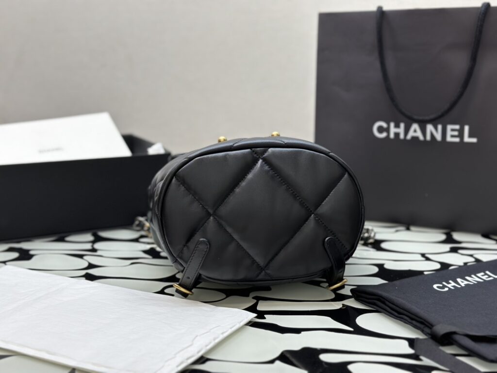 激安大特価最新作 シャネル コピー19 シリーズリュック