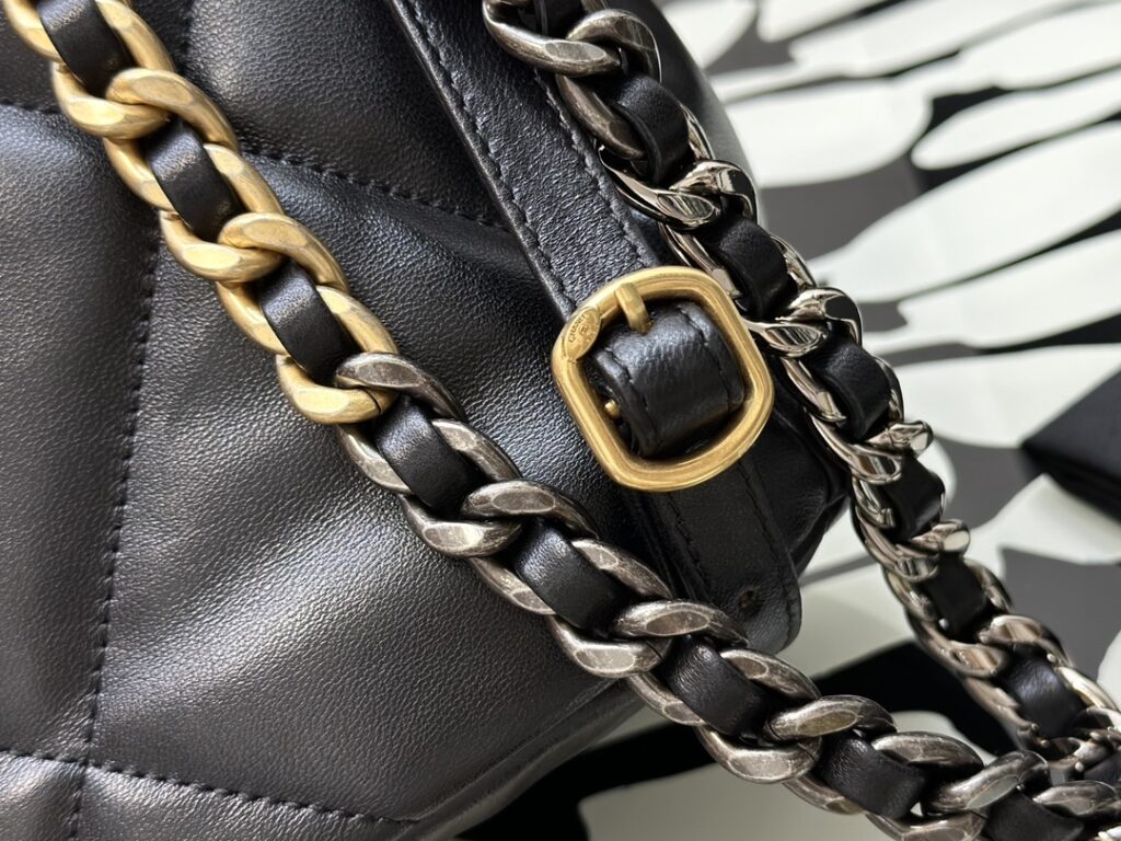 激安大特価最新作 シャネル コピー19 シリーズリュック