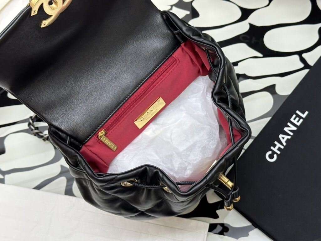 激安大特価最新作 シャネル コピー19 シリーズリュック