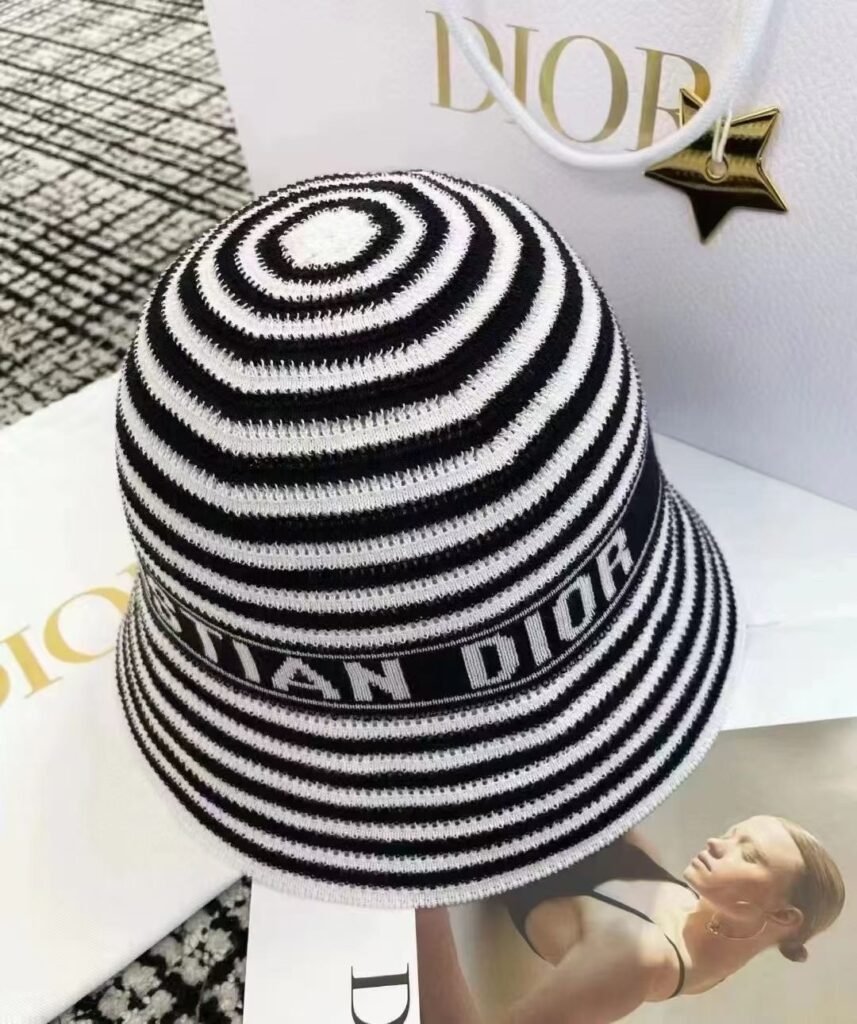 芸能人愛用 高級感ある ディオール コピー ボーダーニット帽