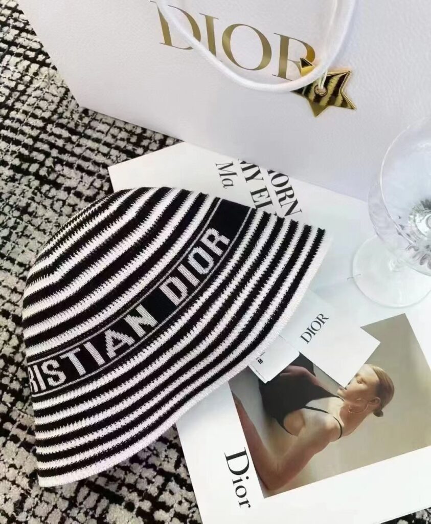 芸能人愛用 高級感ある ディオール コピー ボーダーニット帽