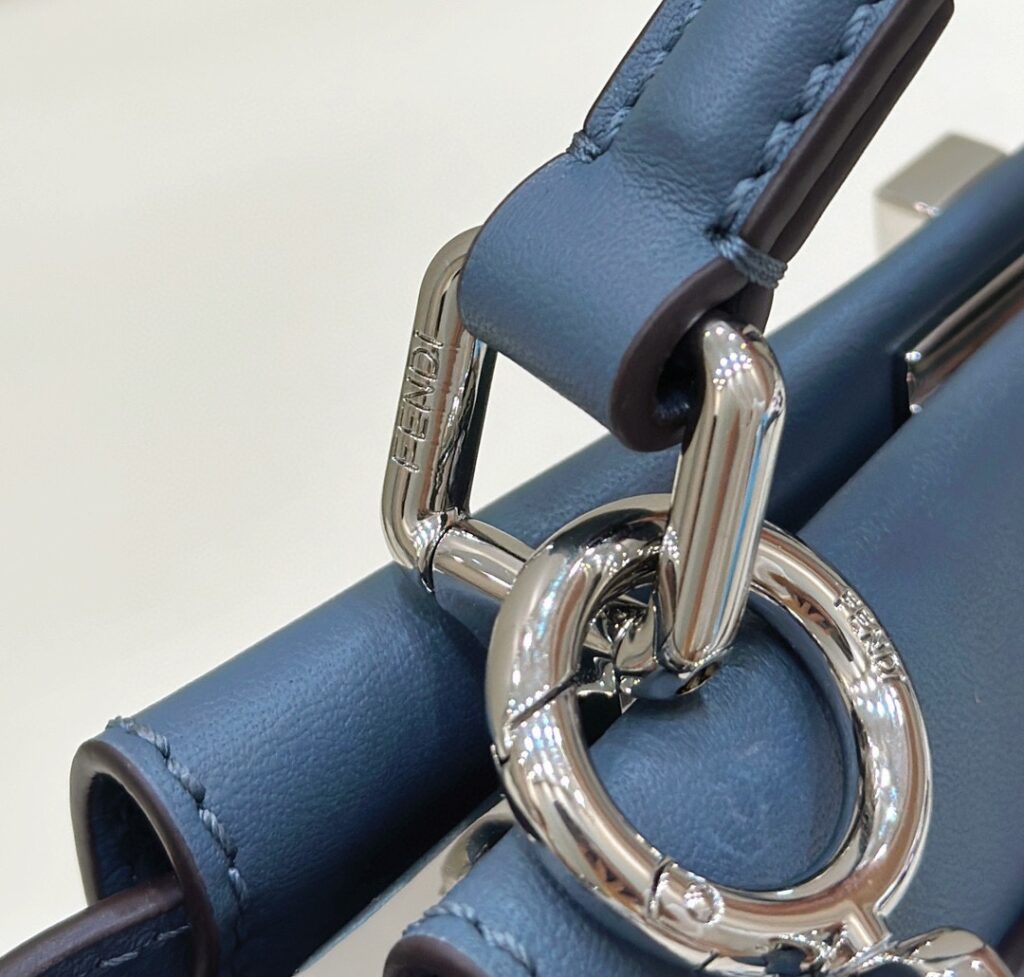 人気セール  フェンディ スーパーコピー 優良サイト 口コミ  Iconic PEEKABOO 牛革ハンドバッグ  