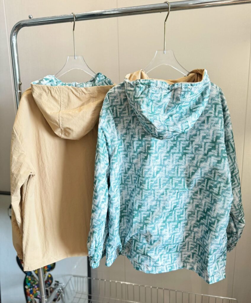 個性的 魅力的 心地よい コットン素材 フェンディ コピー ライトグリーンリバーシブルパーカ