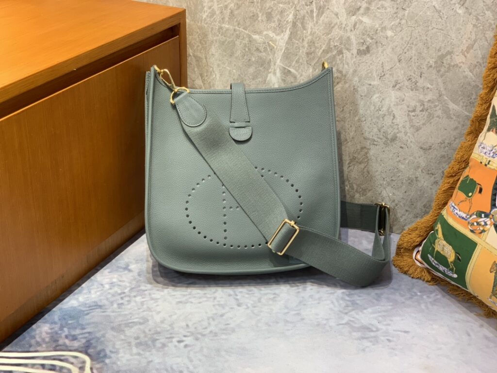 大特価!新商品! エルメス スーパーコピー Evelyne29cm ショルダーバッグ