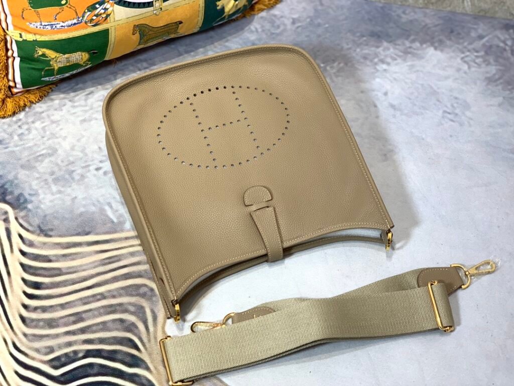 HOT100%新品 エルメス n級品    Evelyne29cm ショルダーバッグ