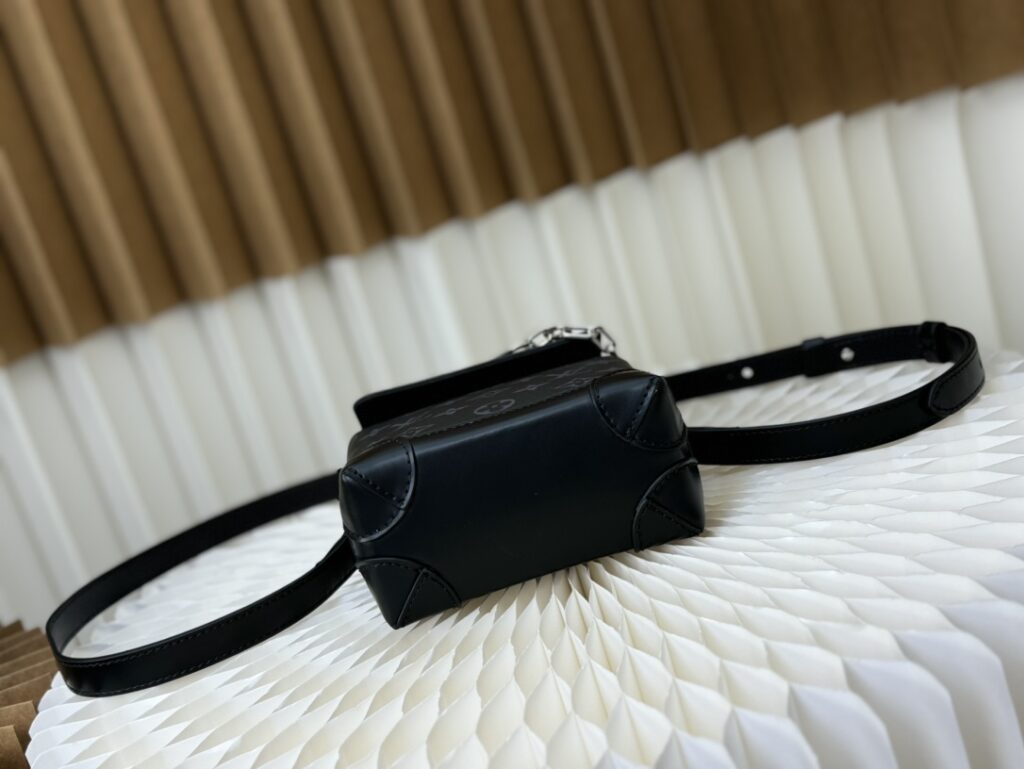 芸能人愛用 高級感ある ルイヴィトン コピー M82772 ブラッ クプリントNano Steamer バッグ