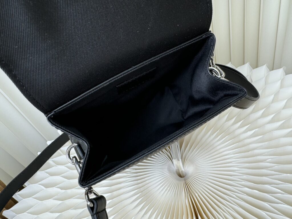 芸能人愛用 高級感ある ルイヴィトン コピー M82772 ブラッ クプリントNano Steamer バッグ