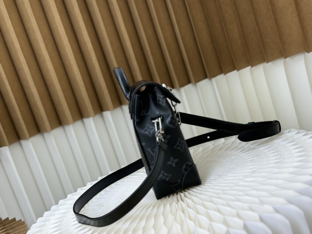 芸能人愛用 高級感ある ルイヴィトン コピー M82772 ブラッ クプリントNano Steamer バッグ