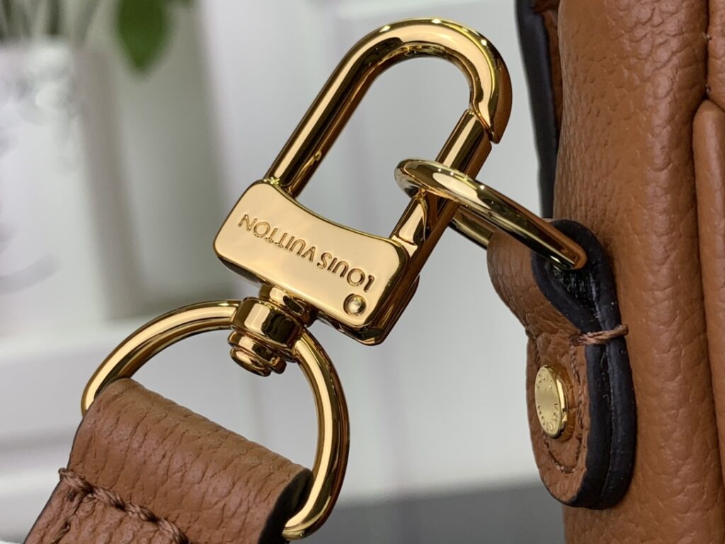 大活躍！存在感のある  ルイヴィトン   コピー M41487 Pochette Métisメッセンジャーバッグ 