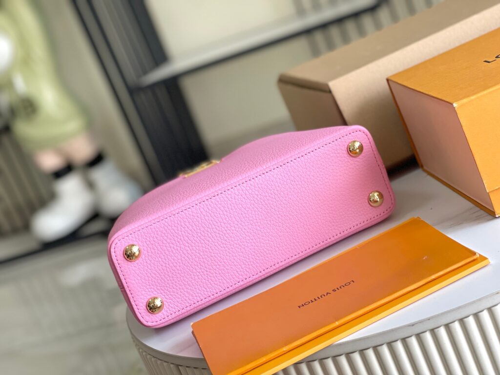 業界最高い品質 入手困難 ルイヴィトン 偽物 M23943ピンクCapucines BB ハンドバッグ