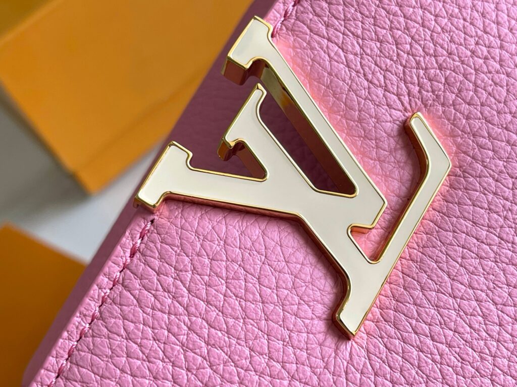 業界最高い品質 入手困難 ルイヴィトン 偽物 M23943ピンクCapucines BB ハンドバッグ