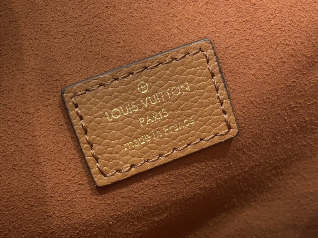 大活躍！存在感のある  ルイヴィトン   コピー M41487 Pochette Métisメッセンジャーバッグ 