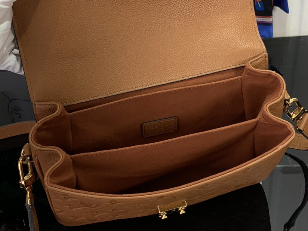 大活躍！存在感のある  ルイヴィトン   コピー M41487 Pochette Métisメッセンジャーバッグ 