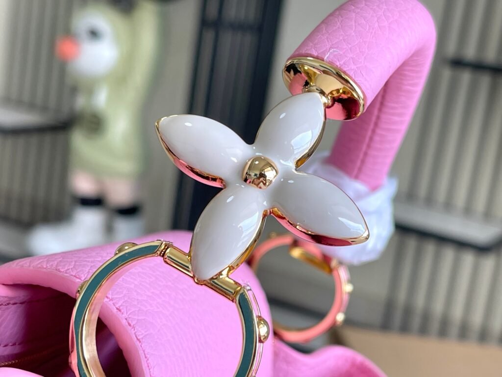 業界最高い品質 入手困難 ルイヴィトン 偽物 M23943ピンクCapucines BB ハンドバッグ