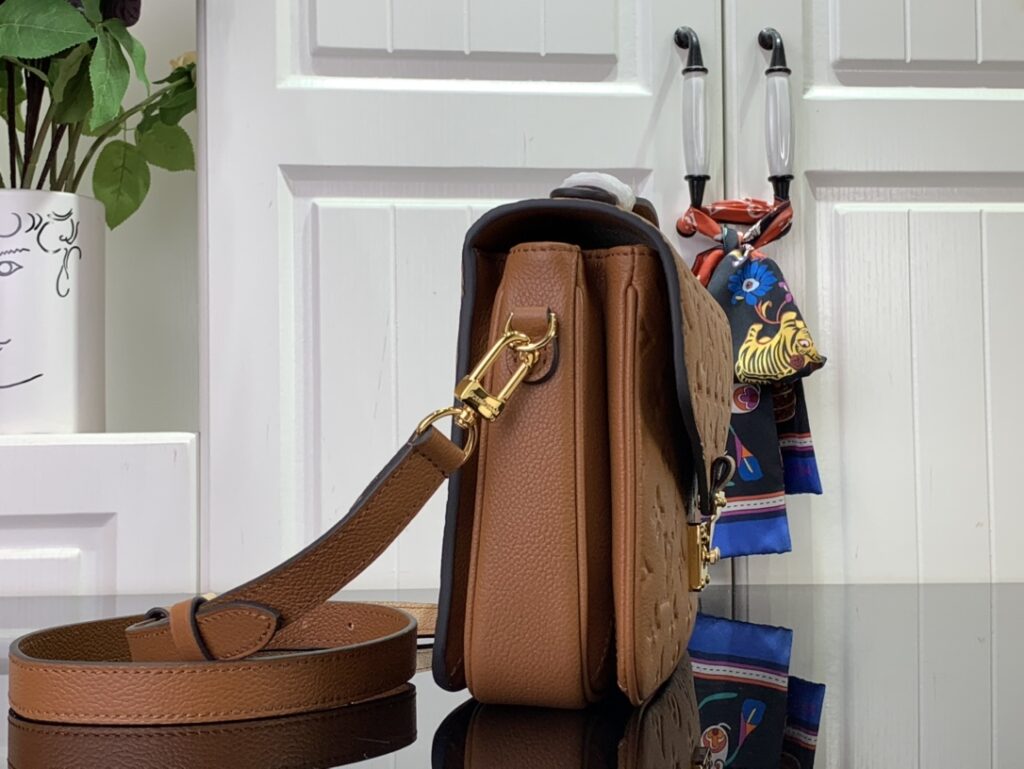 大活躍！存在感のある  ルイヴィトン   コピー M41487 Pochette Métisメッセンジャーバッグ 